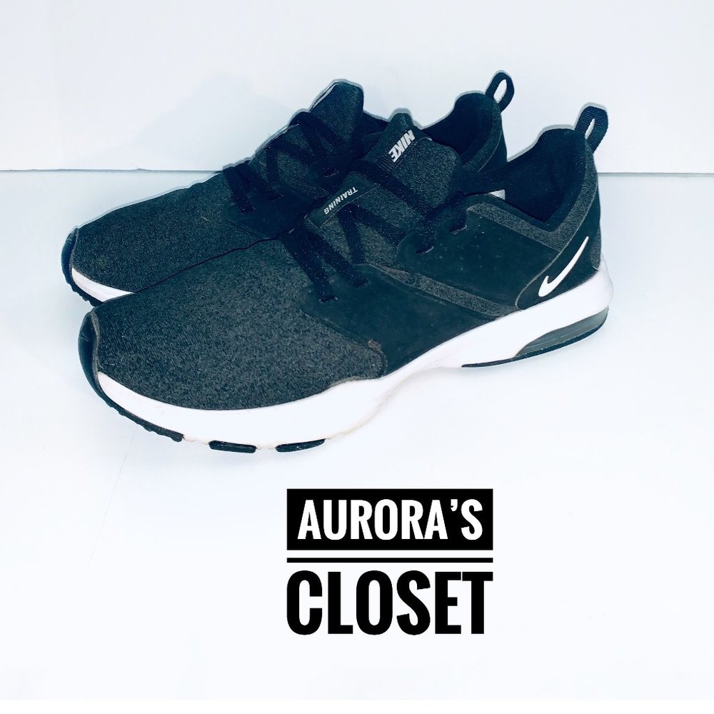 Nike 10.5 Black Air Bella TR